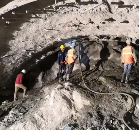 乐东隧道拱顶带模注浆料，微膨胀注浆料的特点及施工工艺